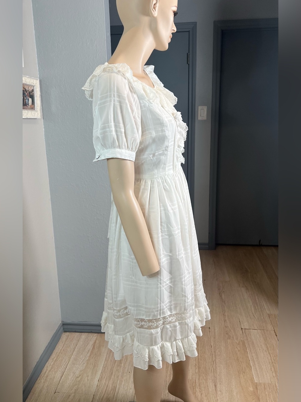 Lolitimes White Lace-Trim Midi Lolita Dress with Ruffle Collar - Picture 9 of 14